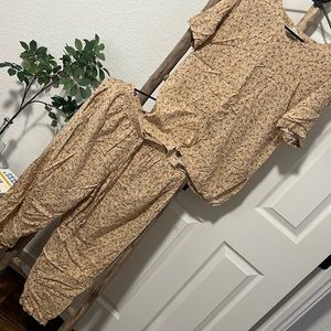 Vintage Croft & borrow petite floral 2 piece pant set, fit like a medium